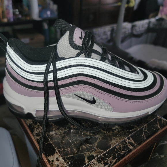 Nike AirMax - Picture 2 of 3